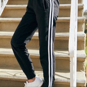 BRANDY MELVILLE STRIPED JOGGER